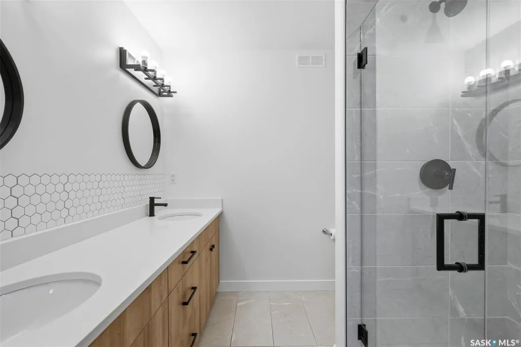 1402 Wiggins Avenue S Saskatoon SK S7H 2J6