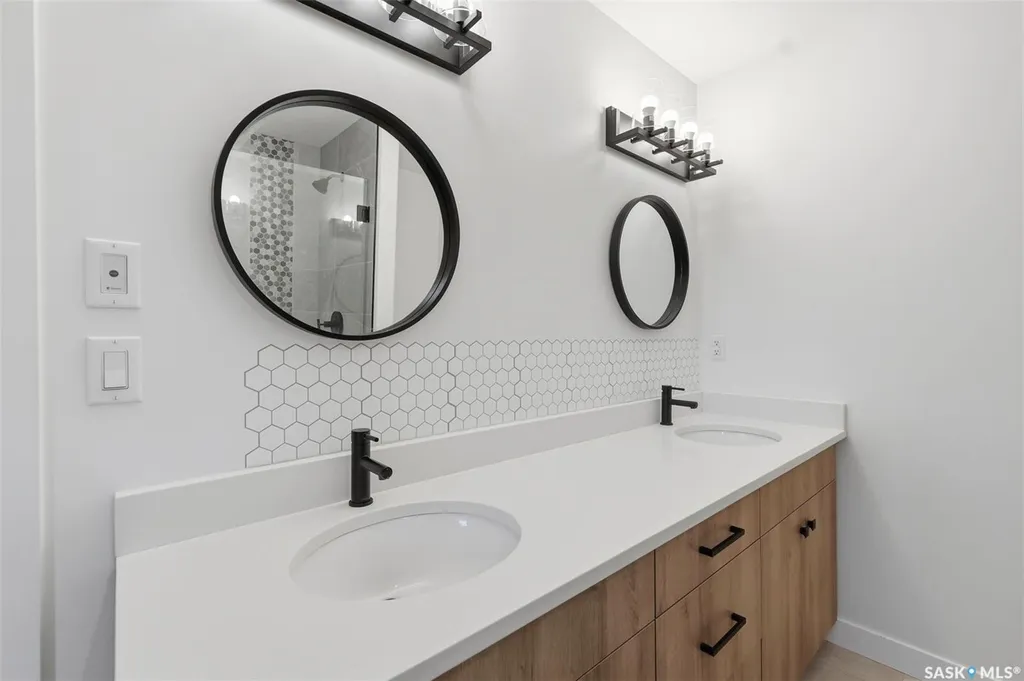 1402 Wiggins Avenue S Saskatoon SK S7H 2J6
