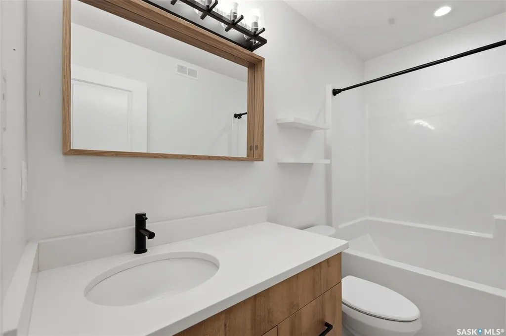 1402 Wiggins Avenue S Saskatoon SK S7H 2J6