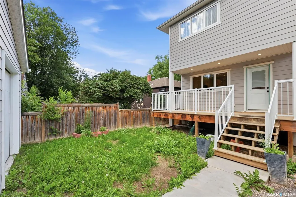 1402 Wiggins Avenue S Saskatoon SK S7H 2J6