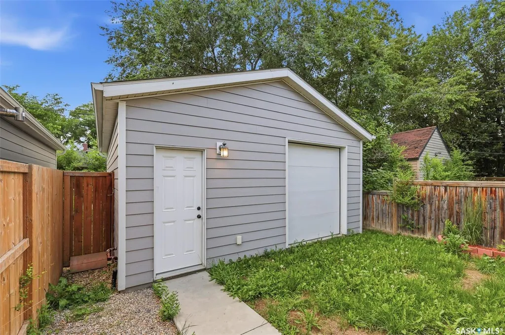1402 Wiggins Avenue S Saskatoon SK S7H 2J6