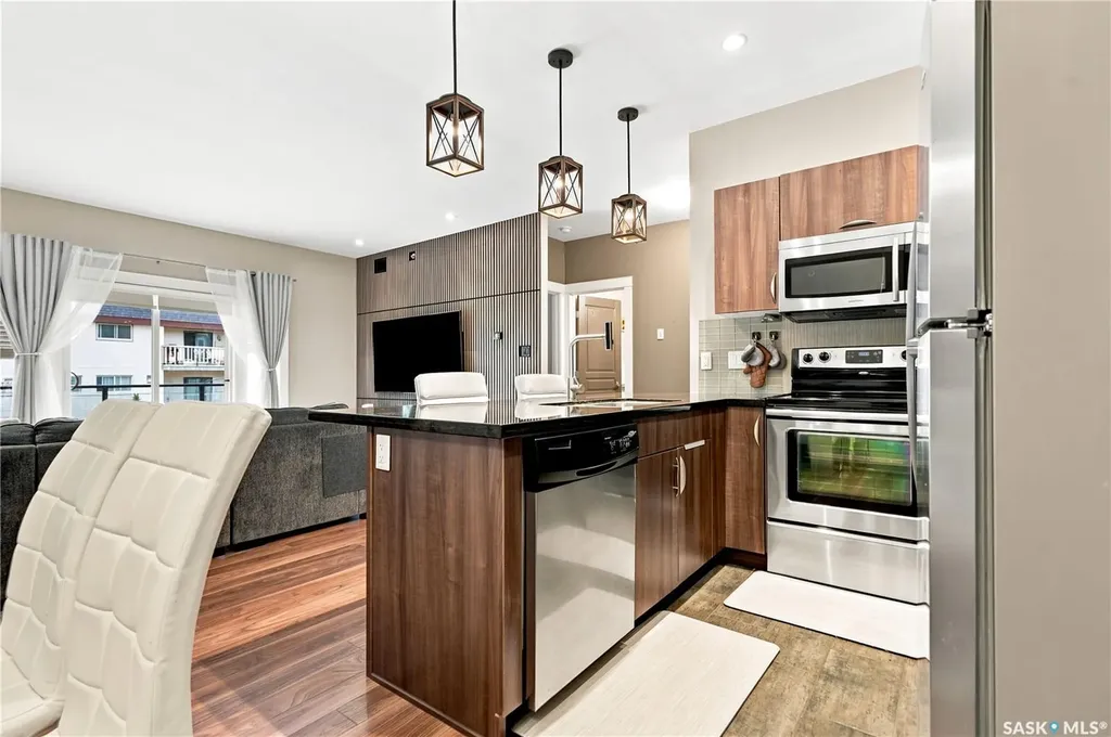721 8th Street Saskatoon SK S7H 0R4