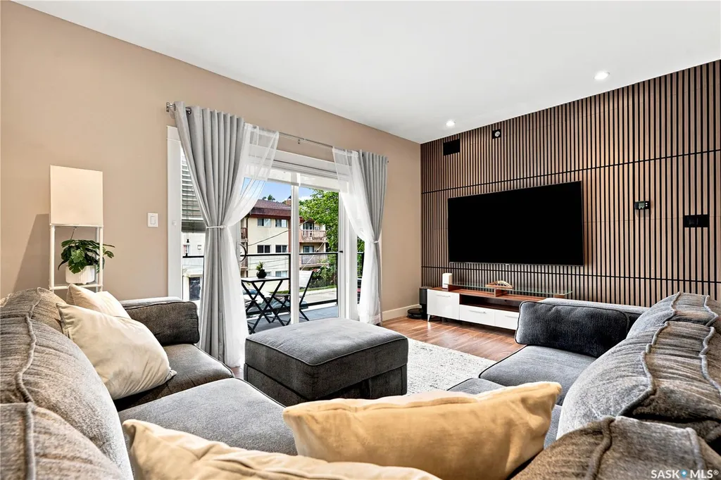721 8th Street Saskatoon SK S7H 0R4