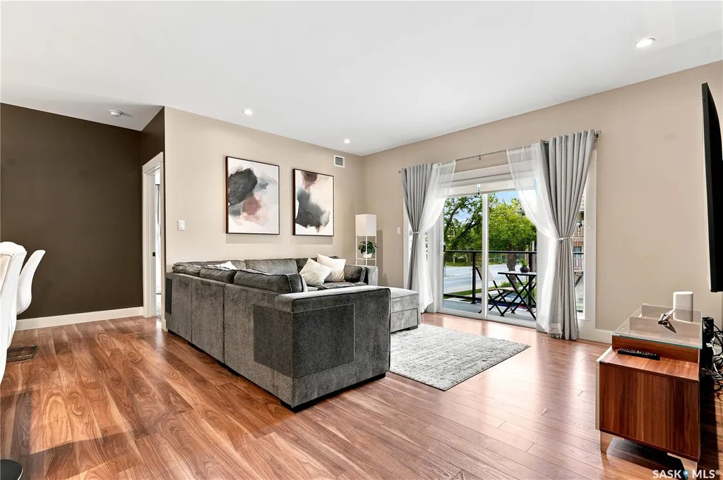 721 8th Street Saskatoon SK S7H 0R4