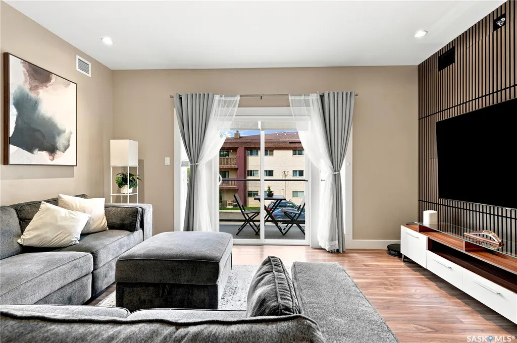 721 8th Street Saskatoon SK S7H 0R4