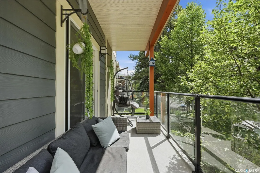 721 8th Street Saskatoon SK S7H 0R4