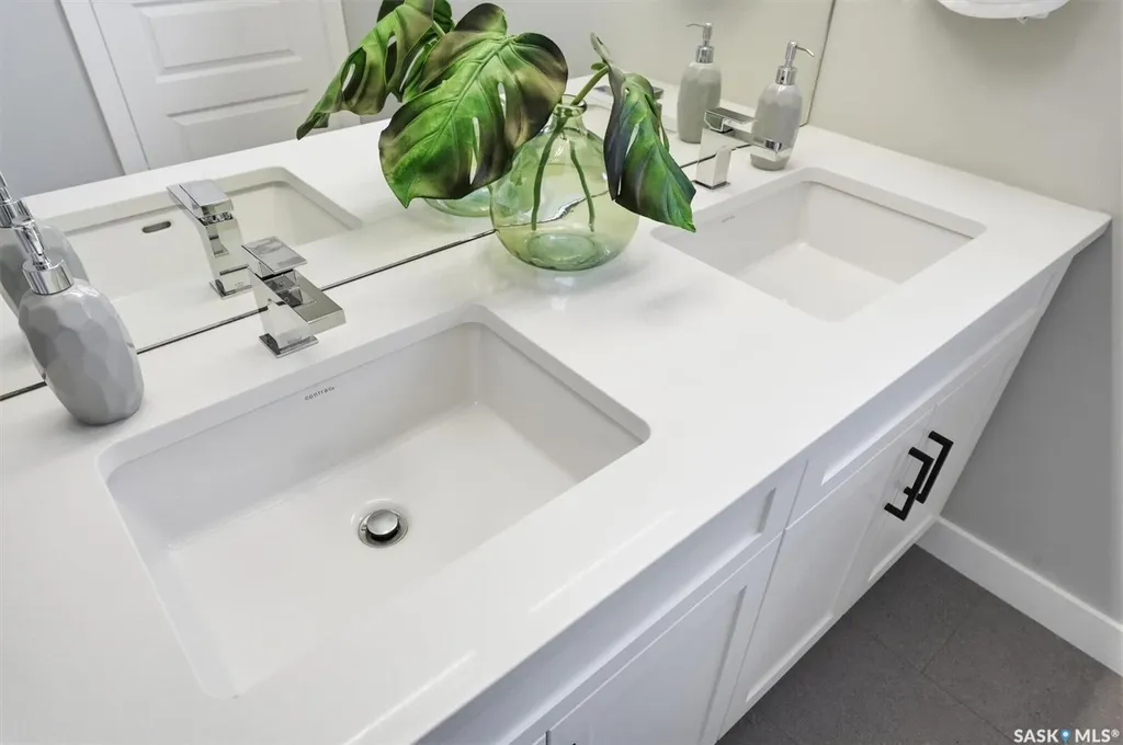 551 Cockcroft Court Saskatoon SK S7V 1Y8
