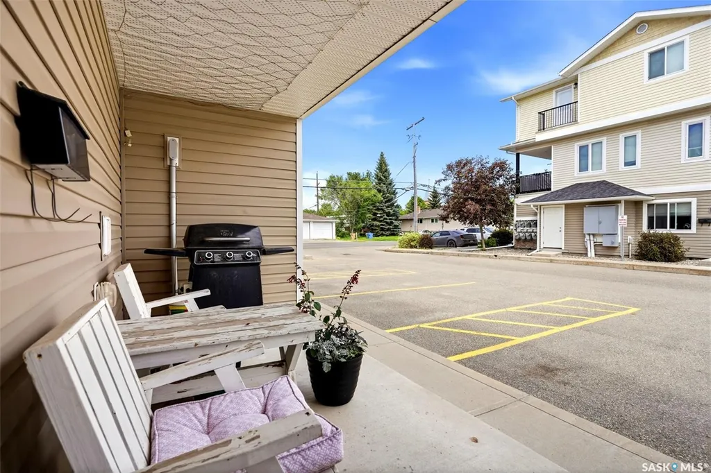 1209 Grey Street Regina SK S4T 1G7
