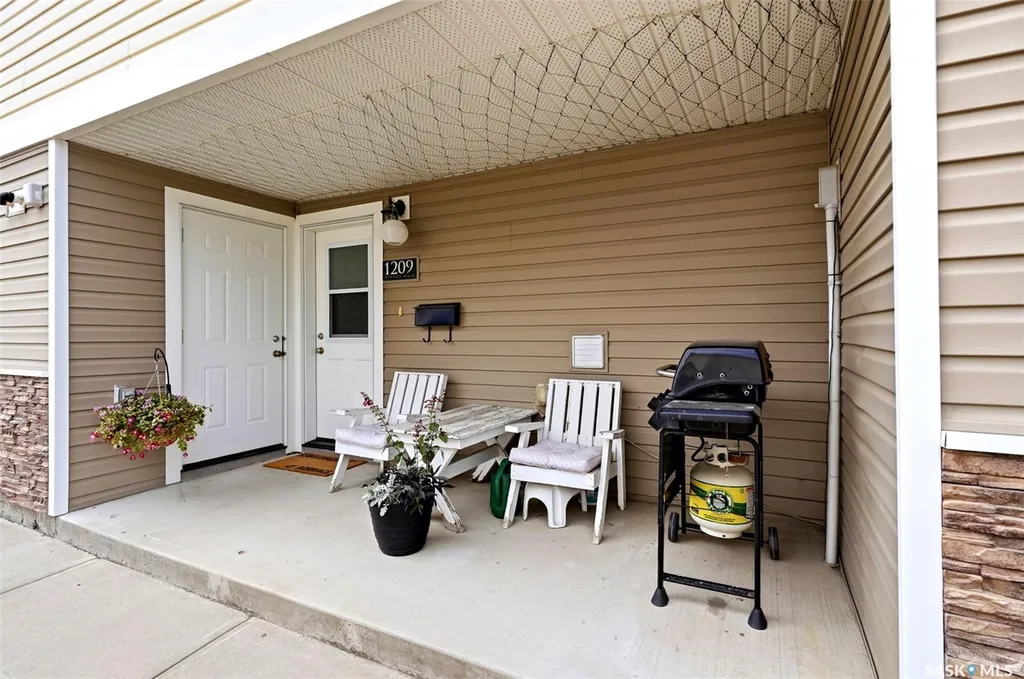 1209 Grey Street Regina SK S4T 1G7
