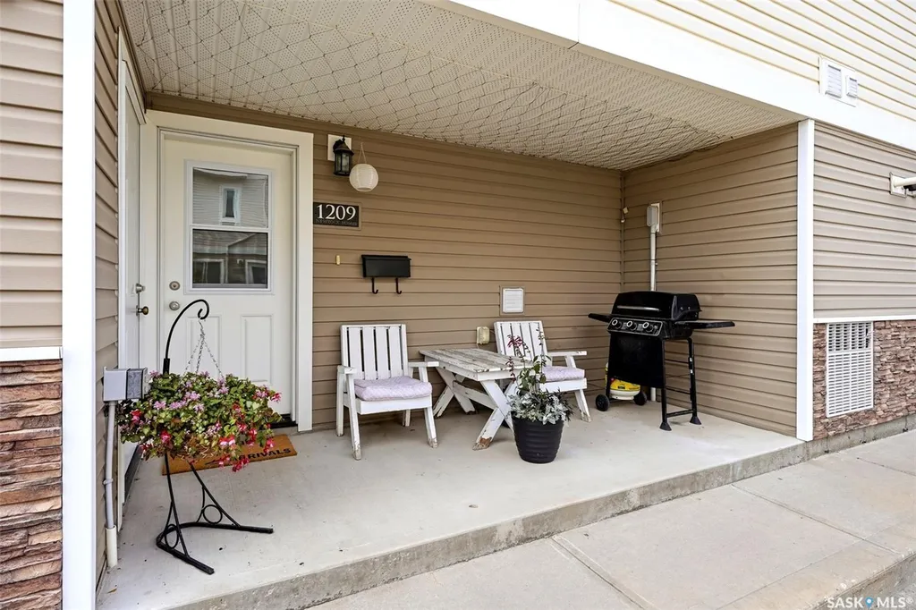 1209 Grey Street Regina SK S4T 1G7