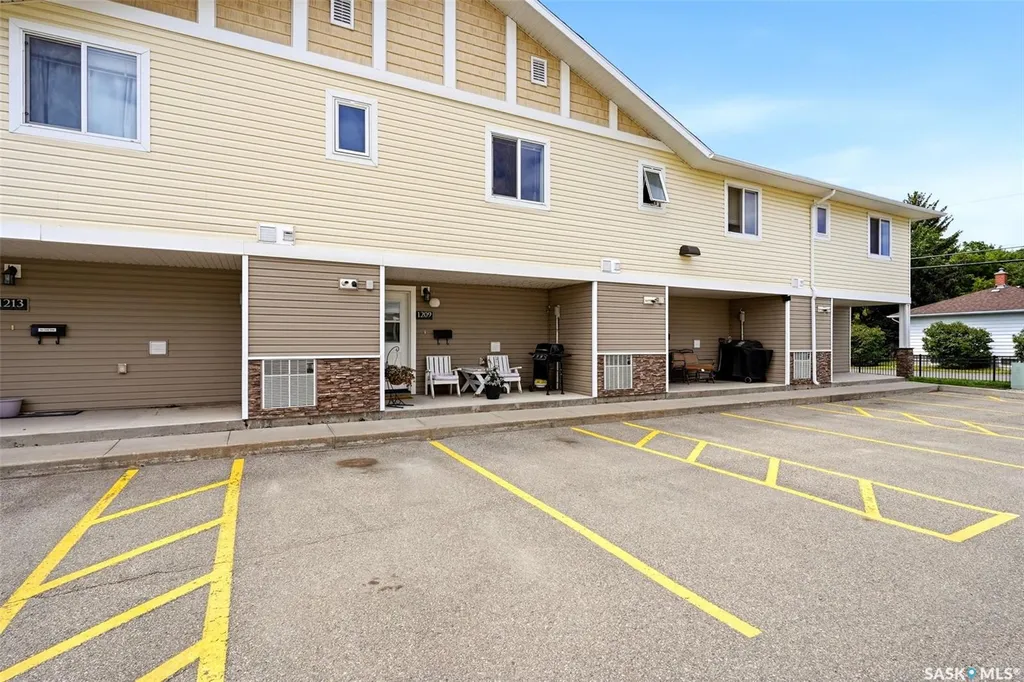 1209 Grey Street Regina SK S4T 1G7