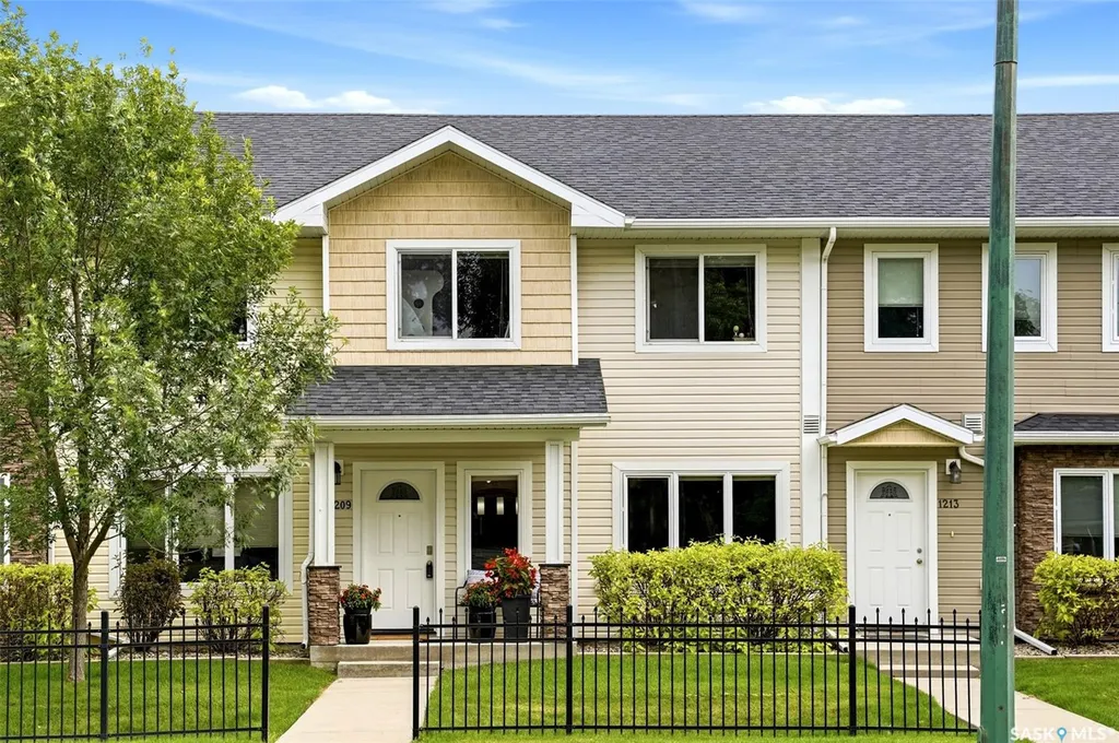 1209 Grey Street Regina SK S4T 1G7