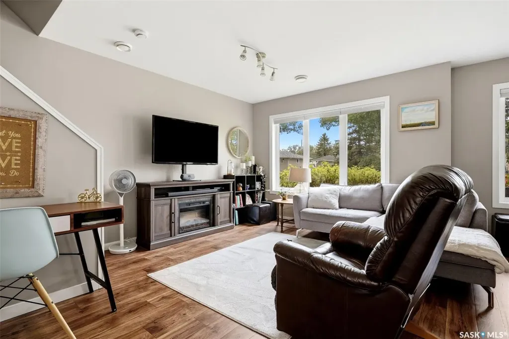 1209 Grey Street Regina SK S4T 1G7
