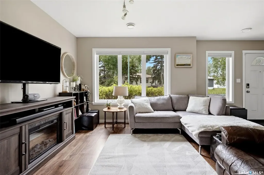 1209 Grey Street Regina SK S4T 1G7