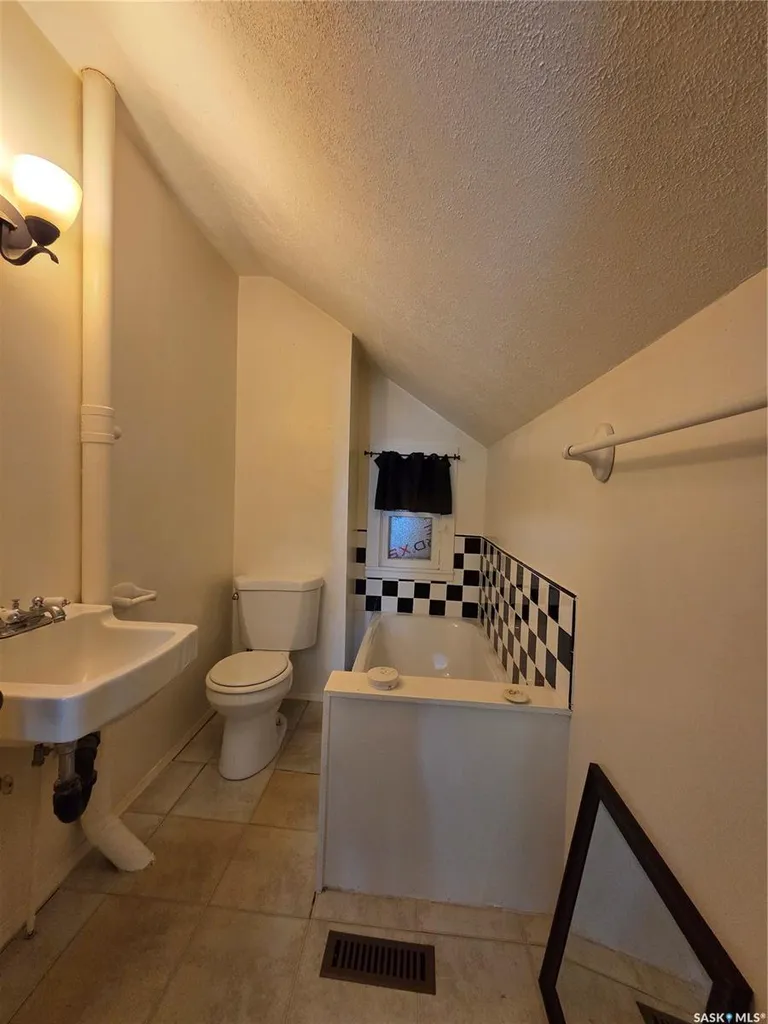 304 1st Avenue Craik SK S0G 0V0