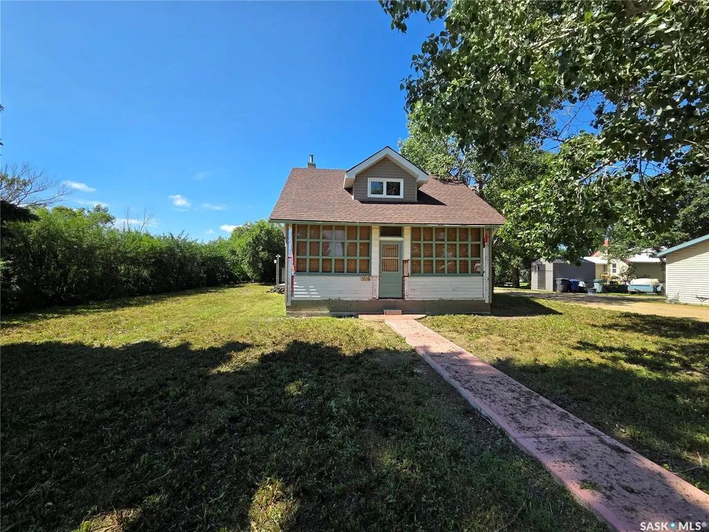 304 1st Avenue Craik SK S0G 0V0