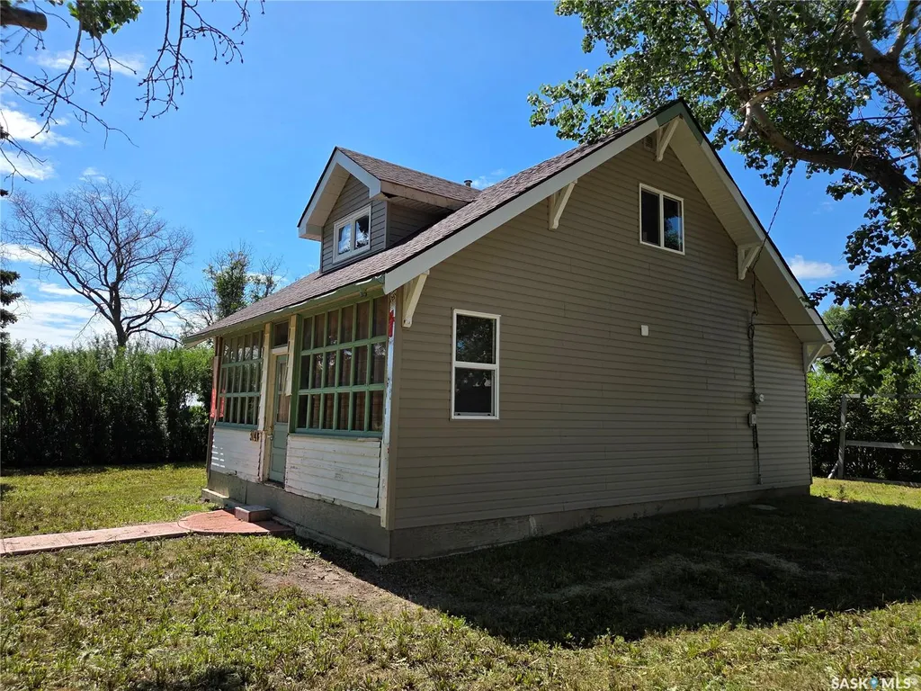 304 1st Avenue Craik SK S0G 0V0