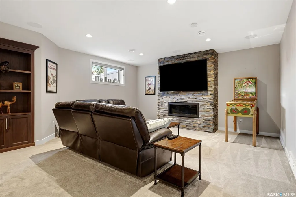 4410 Sage Crescent E Regina SK S4V 3H7