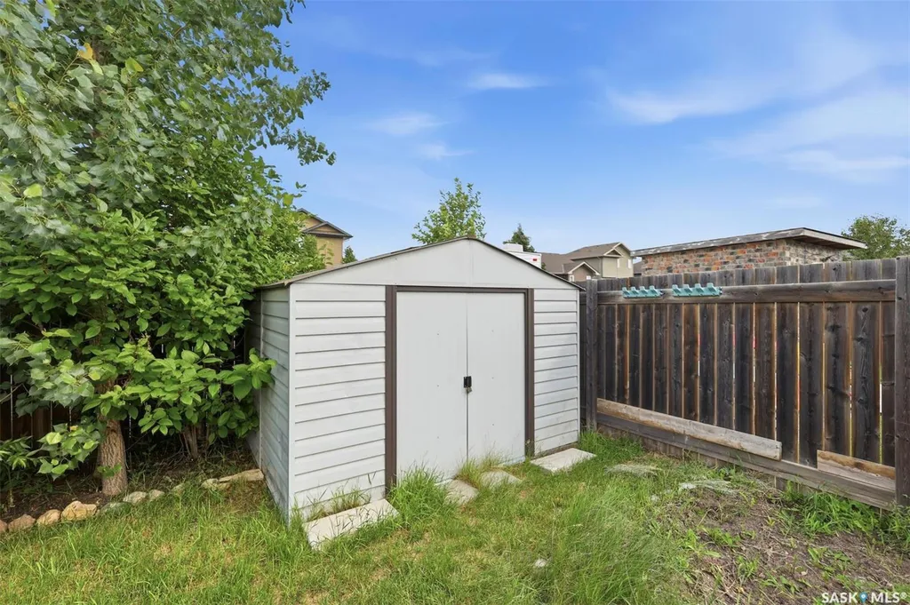 911 Glenview Cove Martensville SK S0K 0A2