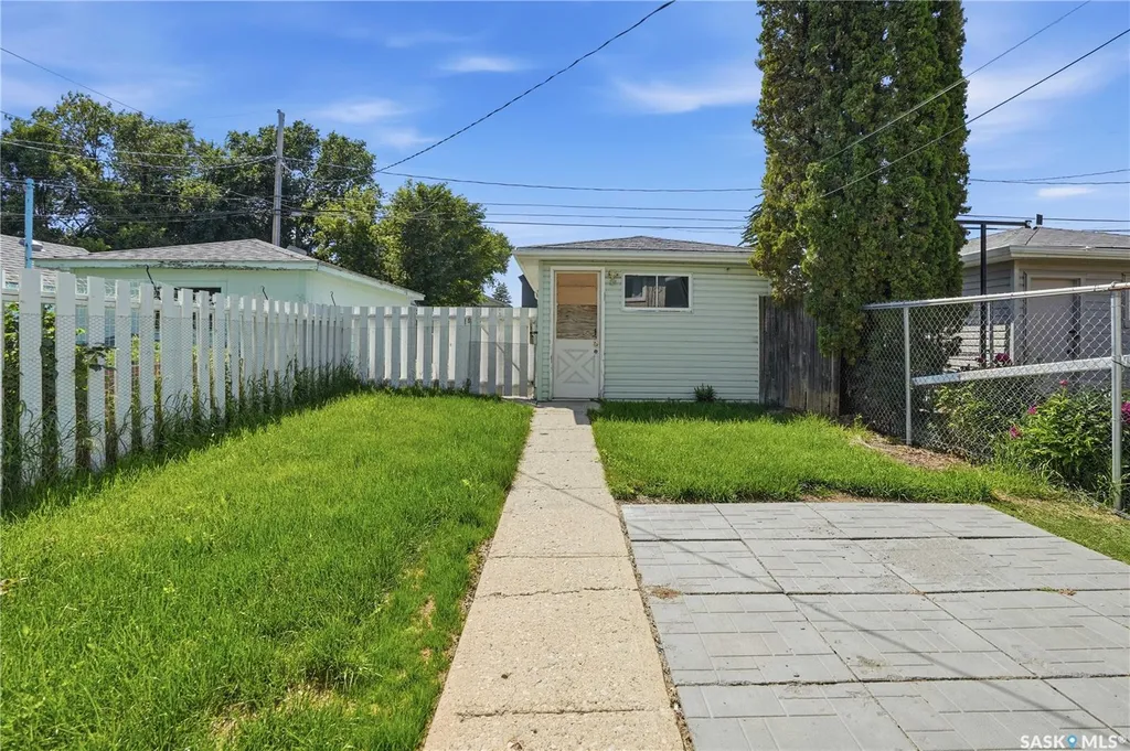 2124 Elliott Street Regina SK S4N 3H2