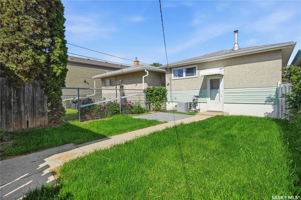 2124 Elliott Street Regina SK S4N 3H2
