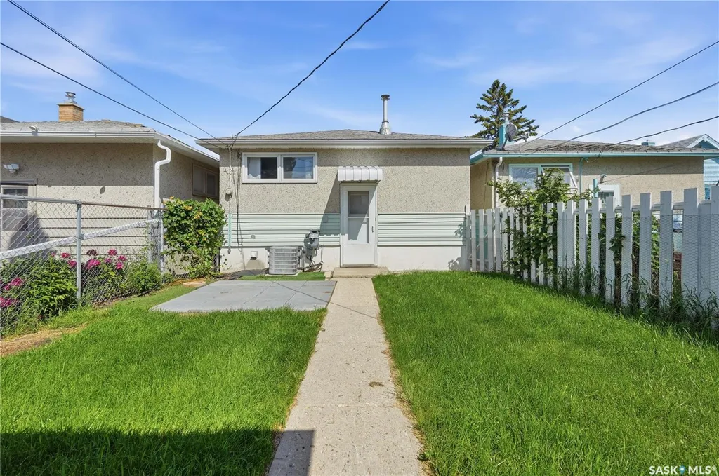 2124 Elliott Street Regina SK S4N 3H2