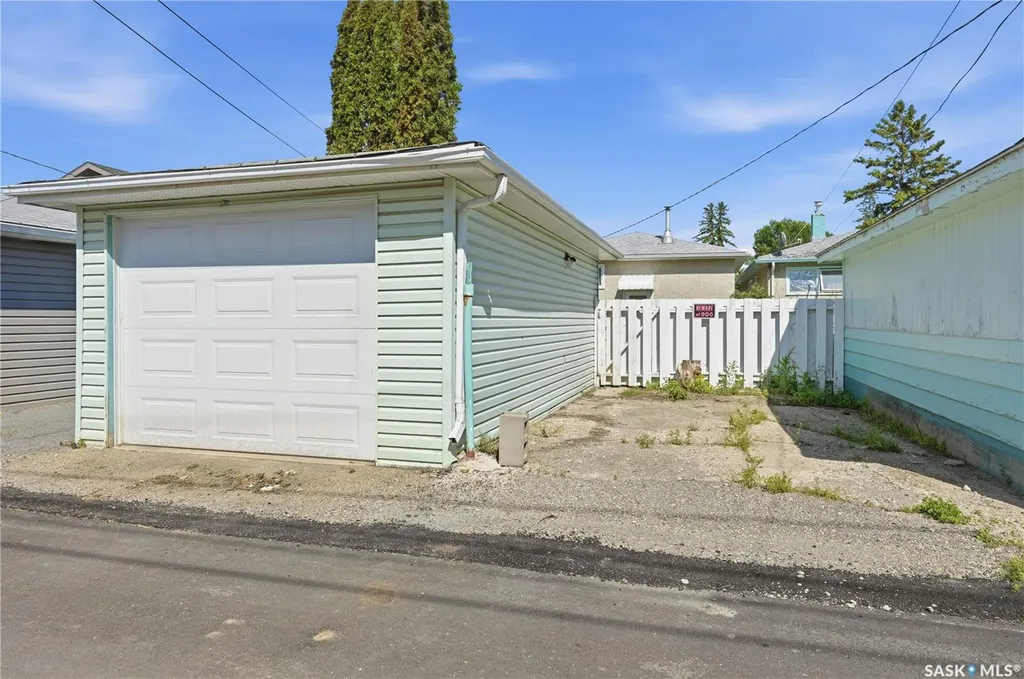 2124 Elliott Street Regina SK S4N 3H2