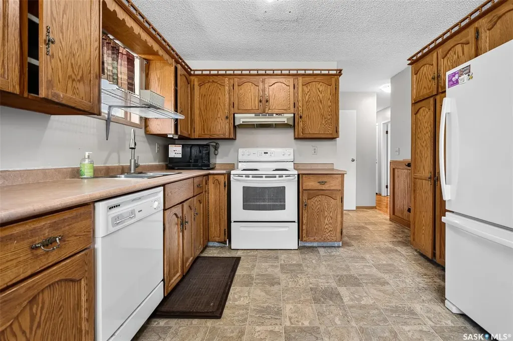 980 Brown Street Moose Jaw SK S6H 2Z2