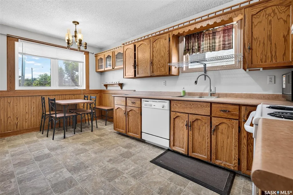 980 Brown Street Moose Jaw SK S6H 2Z2