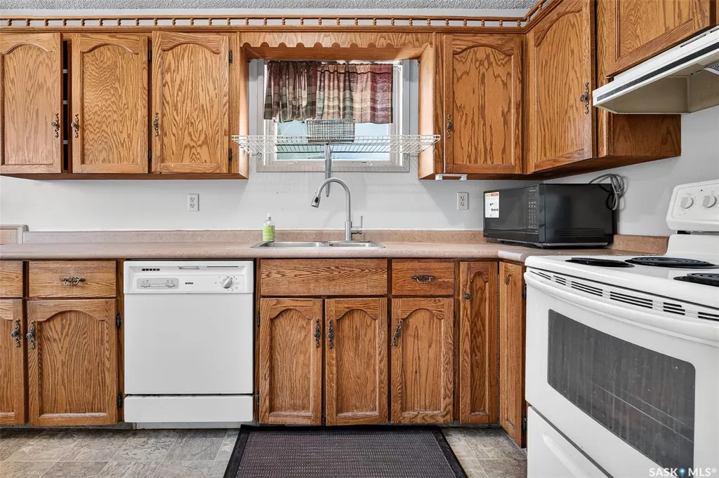 980 Brown Street Moose Jaw SK S6H 2Z2