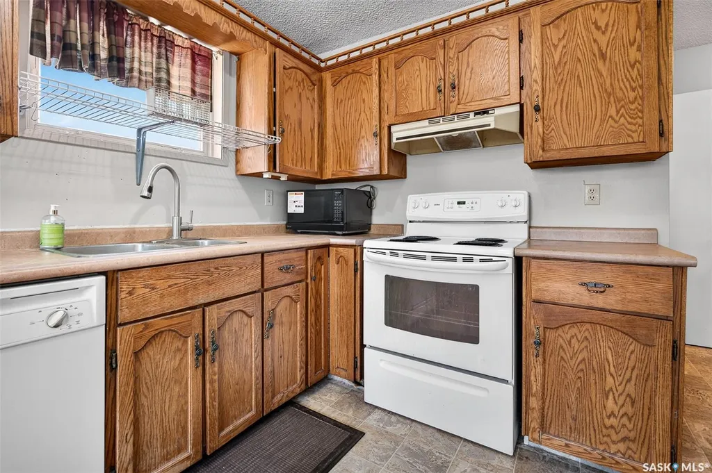 980 Brown Street Moose Jaw SK S6H 2Z2