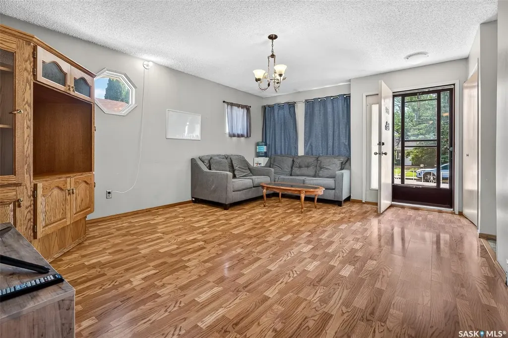 980 Brown Street Moose Jaw SK S6H 2Z2