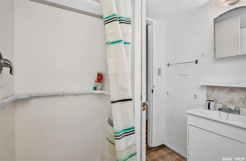 980 Brown Street Moose Jaw SK S6H 2Z2