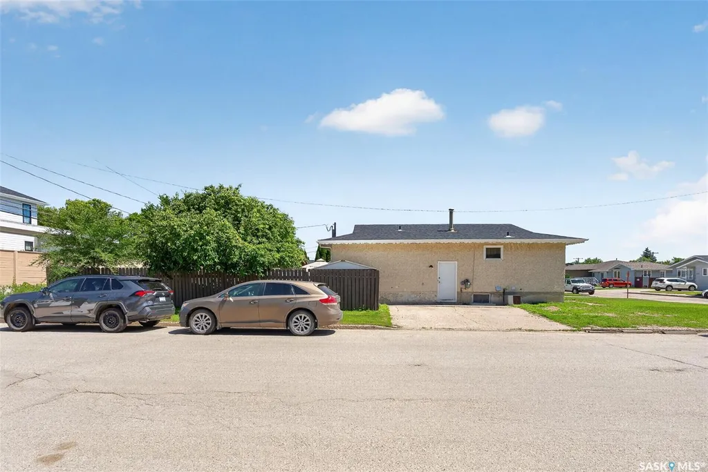 980 Brown Street Moose Jaw SK S6H 2Z2