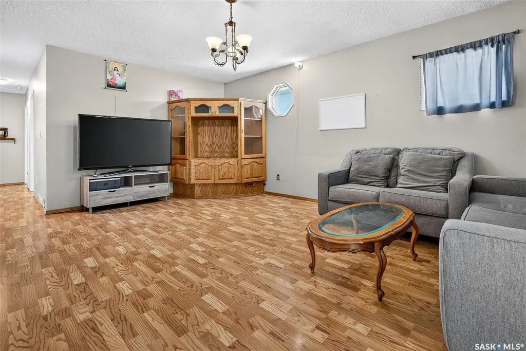 980 Brown Street Moose Jaw SK S6H 2Z2
