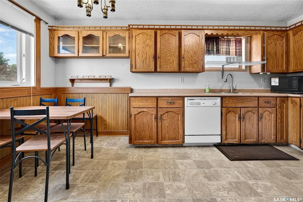 980 Brown Street Moose Jaw SK S6H 2Z2