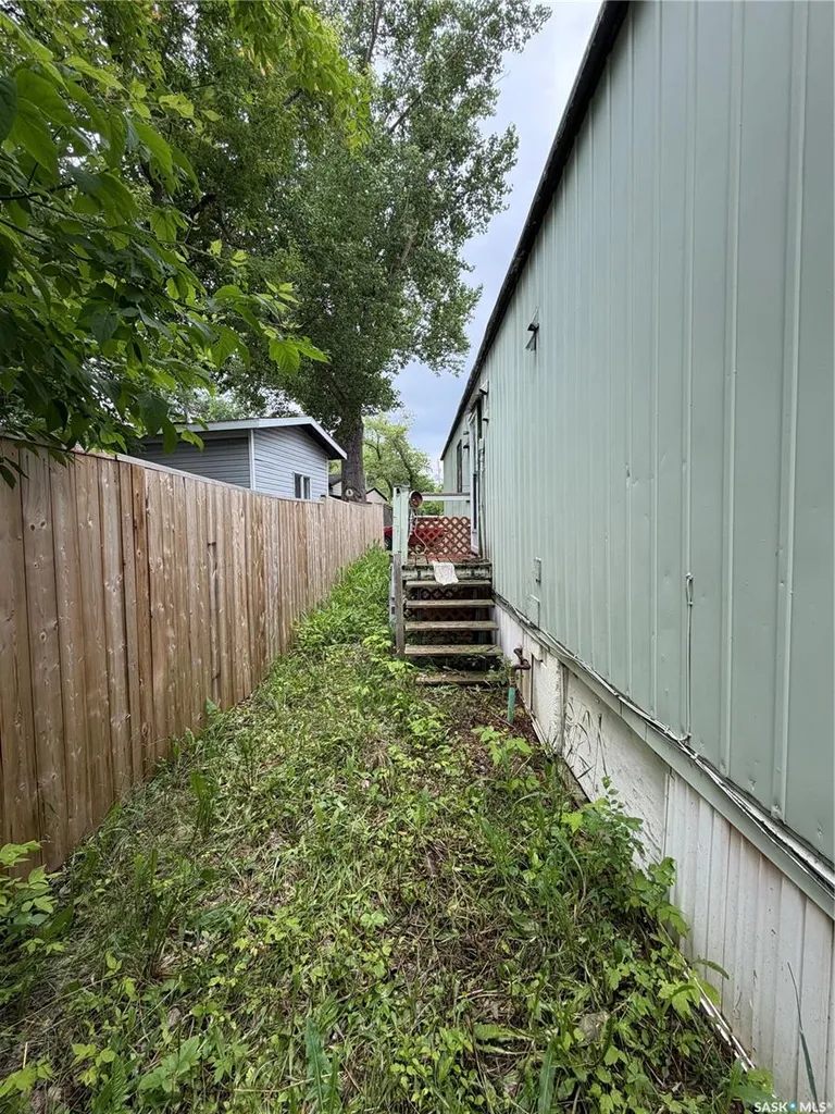 1524 Rayner Avenue Saskatoon SK S7N 1Y1