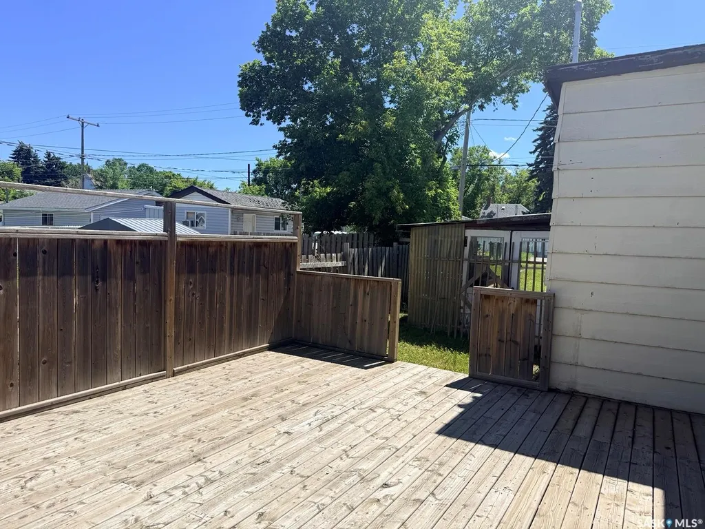 119 Home Street W Moose Jaw SK S6H 4X3