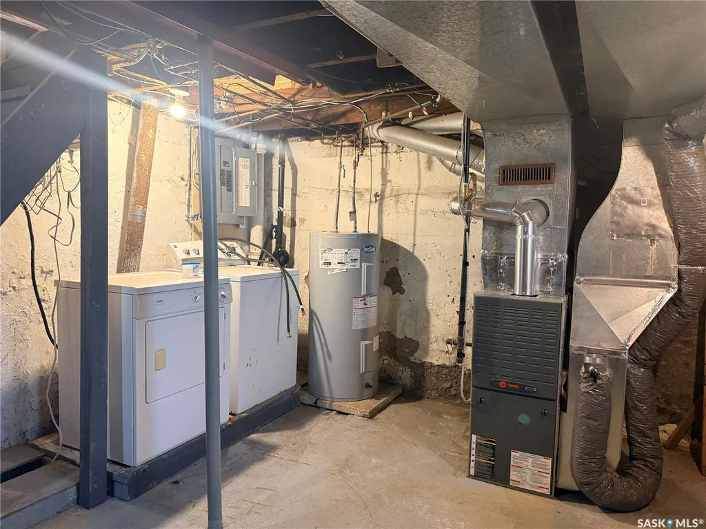 119 Home Street W Moose Jaw SK S6H 4X3