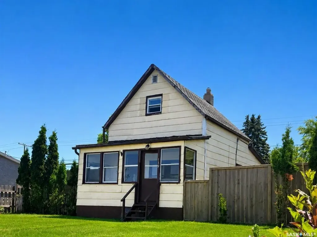 119 Home Street W Moose Jaw SK S6H 4X3