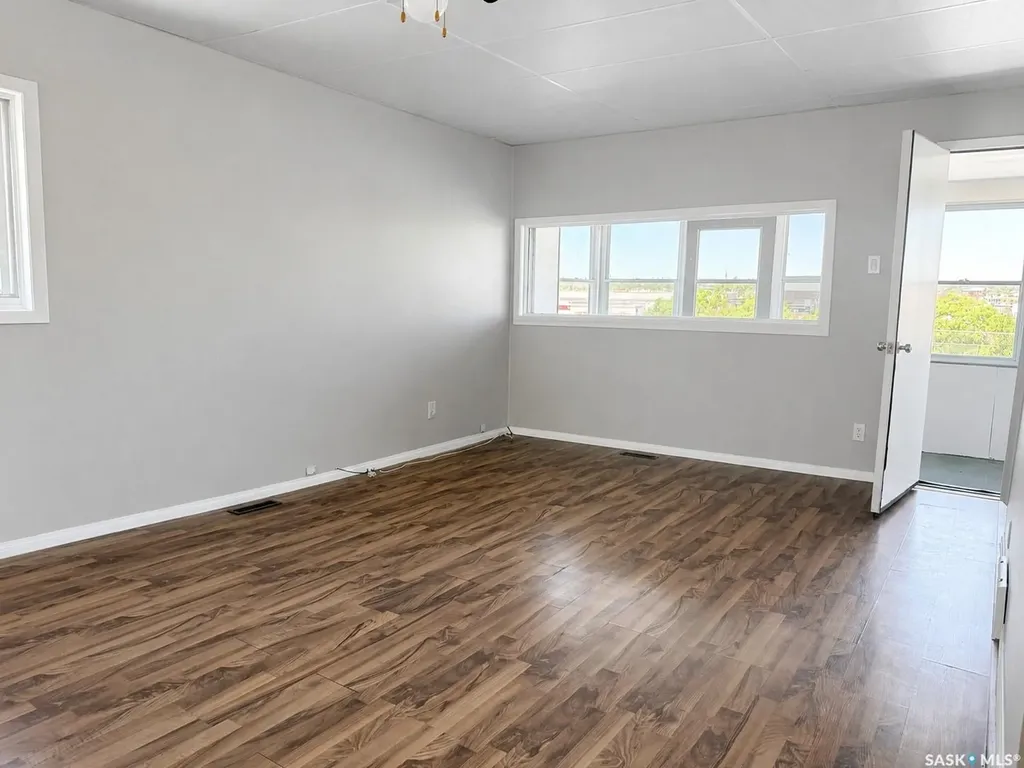 119 Home Street W Moose Jaw SK S6H 4X3