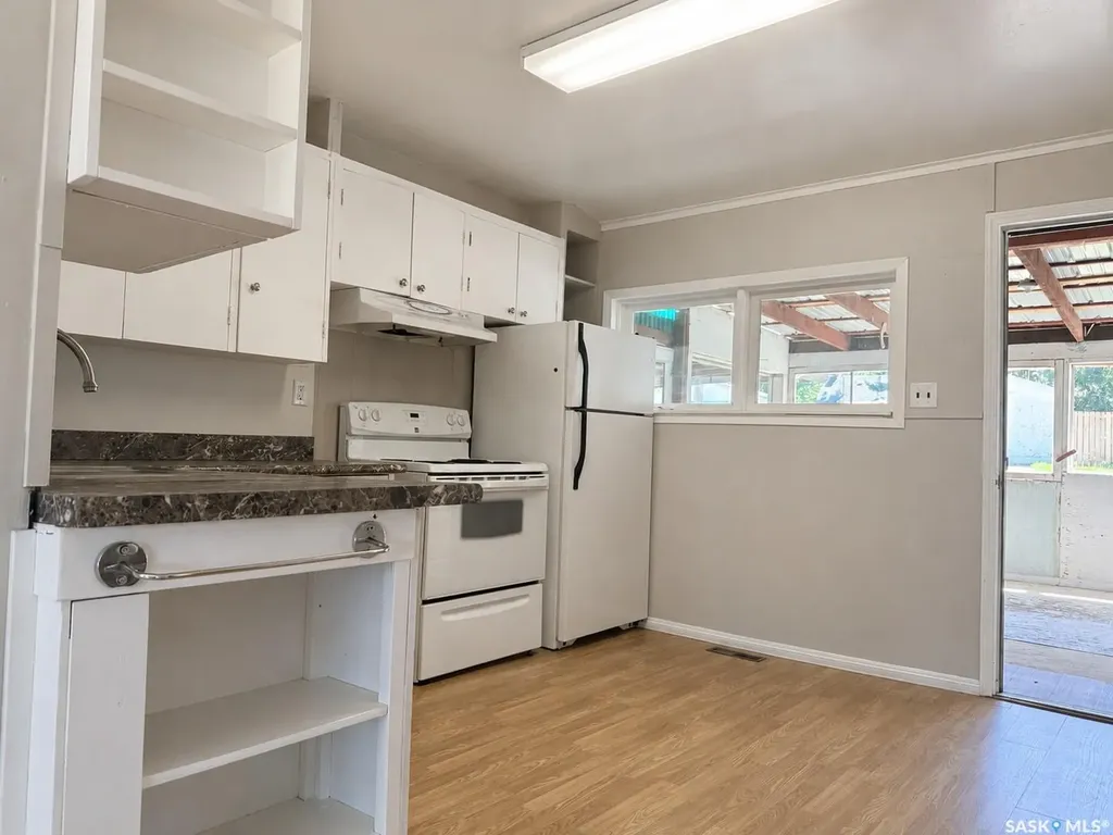 119 Home Street W Moose Jaw SK S6H 4X3