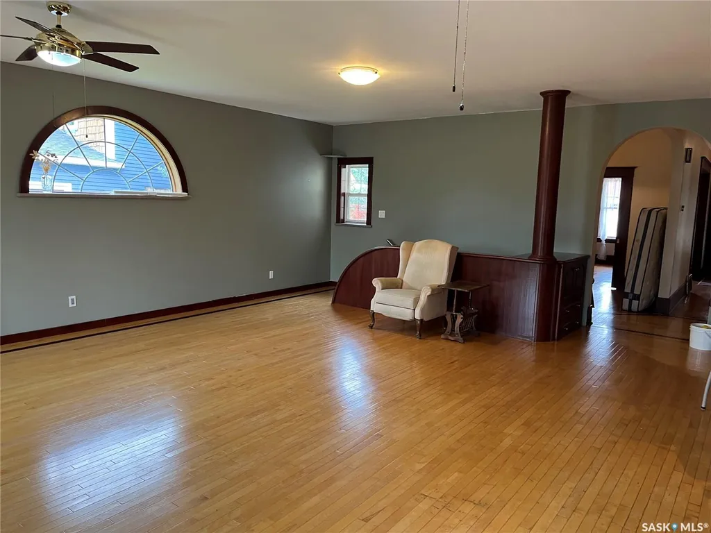 244 1st Avenue E Gravelbourg SK S0H 1X0