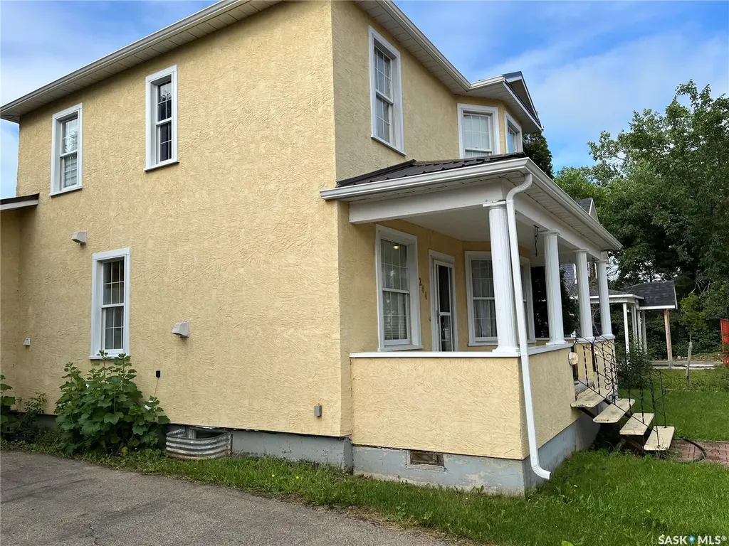 244 1st Avenue E Gravelbourg SK S0H 1X0