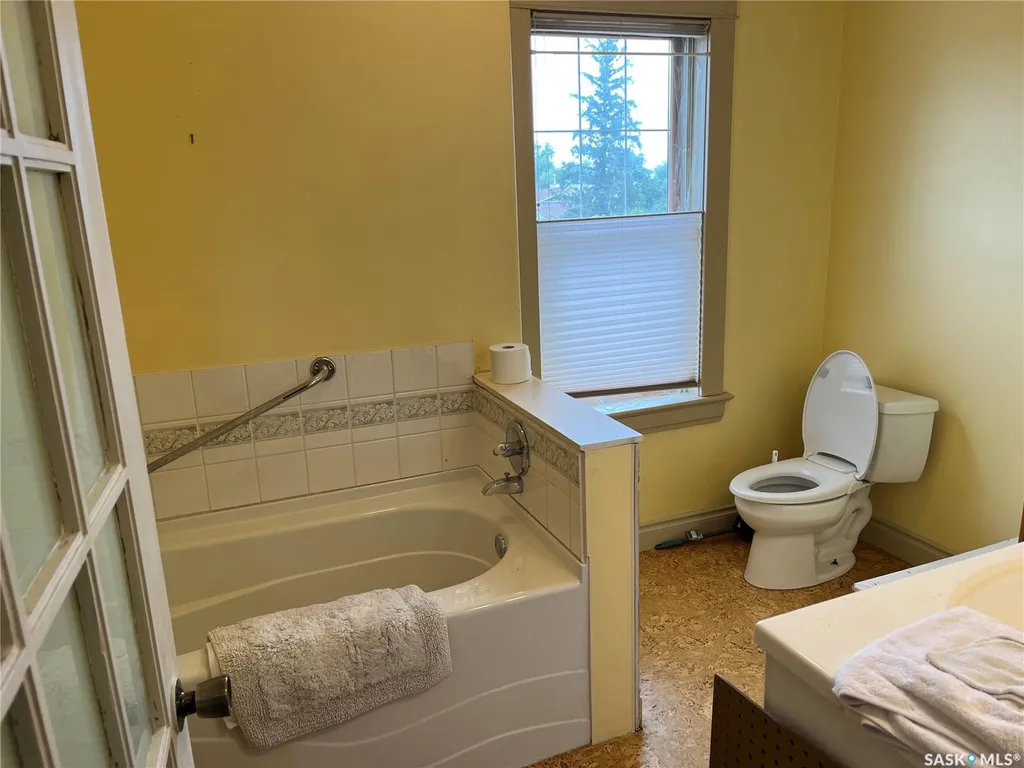244 1st Avenue E Gravelbourg SK S0H 1X0