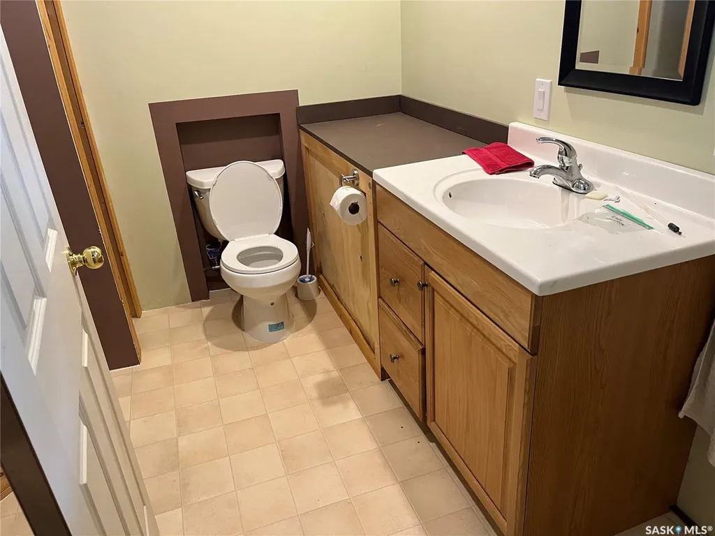 244 1st Avenue E Gravelbourg SK S0H 1X0