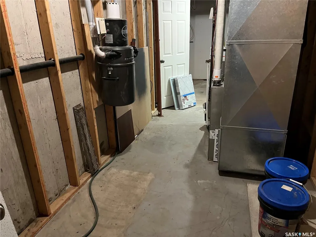 244 1st Avenue E Gravelbourg SK S0H 1X0