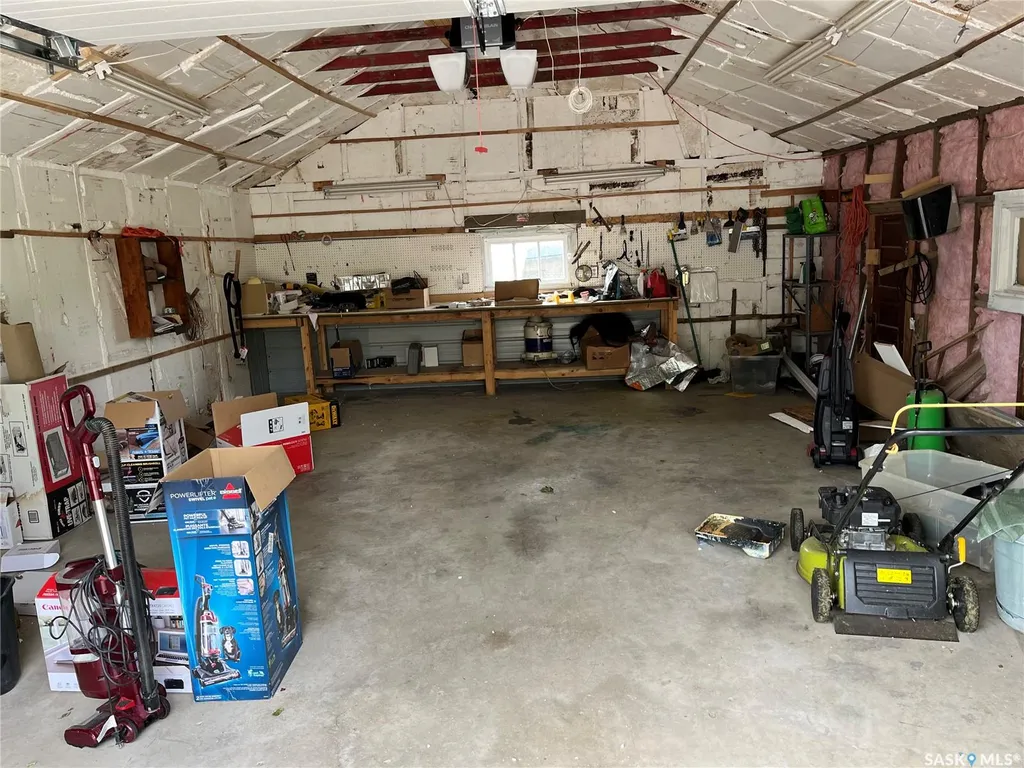 244 1st Avenue E Gravelbourg SK S0H 1X0