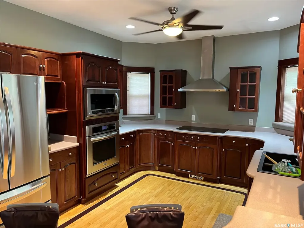244 1st Avenue E Gravelbourg SK S0H 1X0