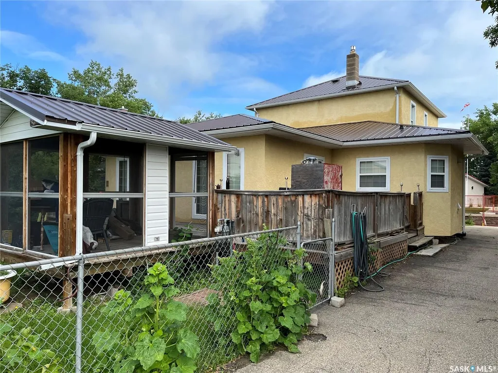 244 1st Avenue E Gravelbourg SK S0H 1X0